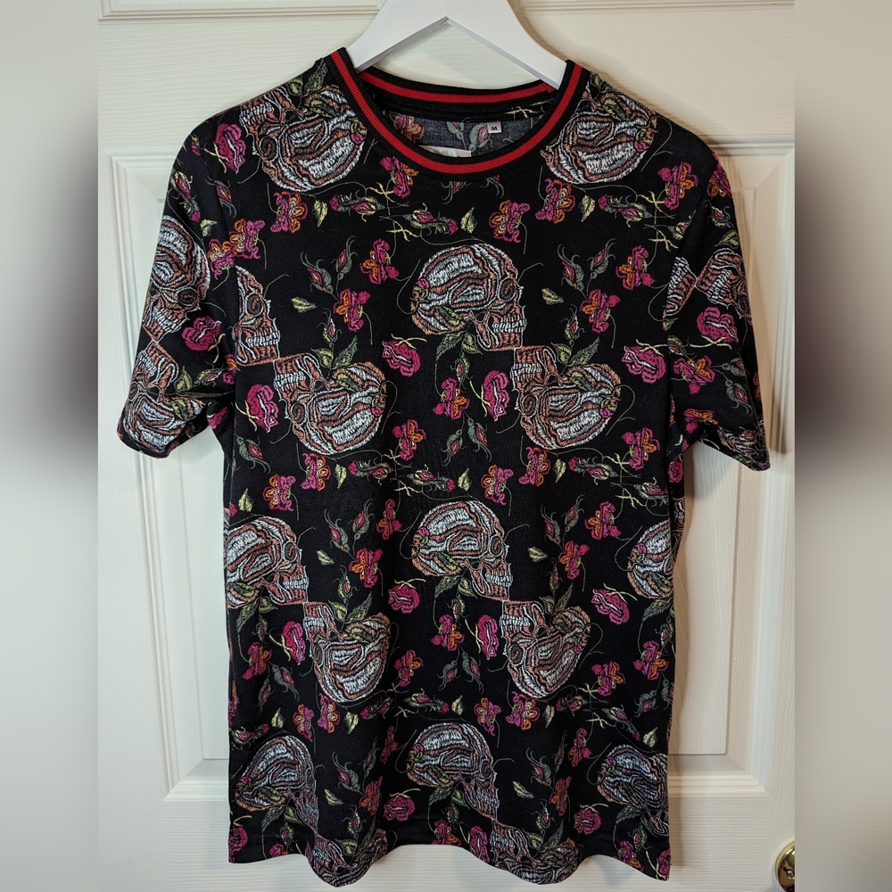 Fresh prints of BelAir black Tshirt with skulls size medium Halloween Goth